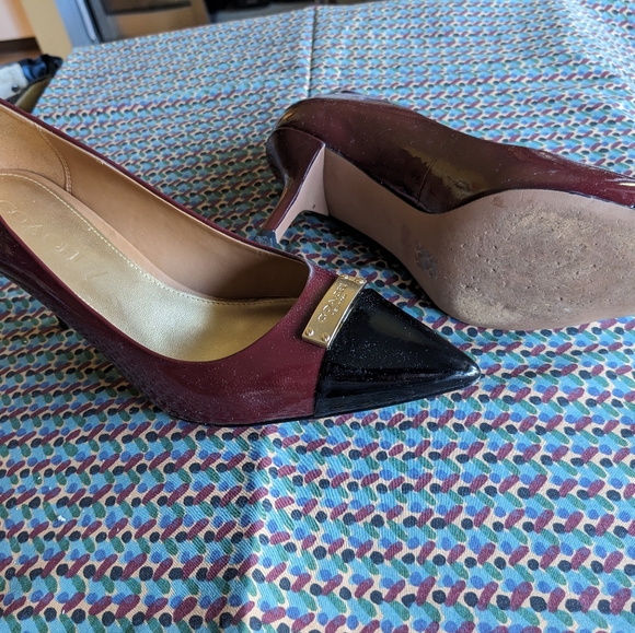 Two tone patten leather Coach Pumps - Picture 2 of 5